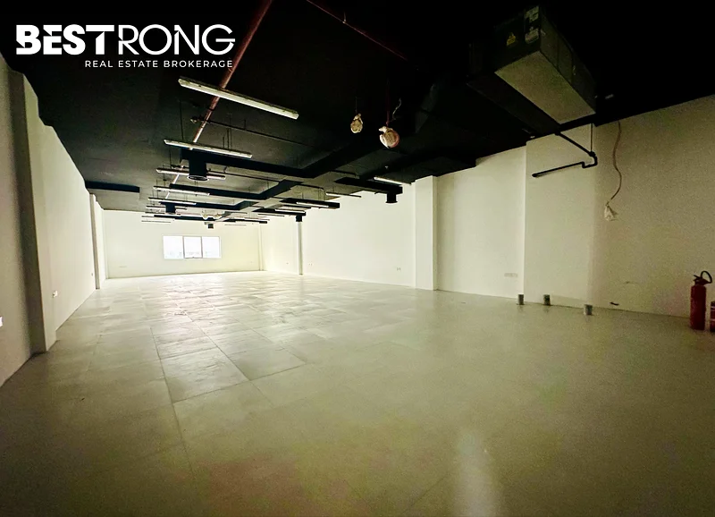 Fitted Office | Reserved and visitor parking64066138815745113
