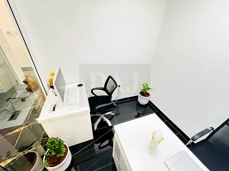 Spacious office  | no Commission | near to  Metro Station64072117242754112