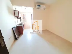 Close kitchen studio available for family Good location central gas Muwaileh
