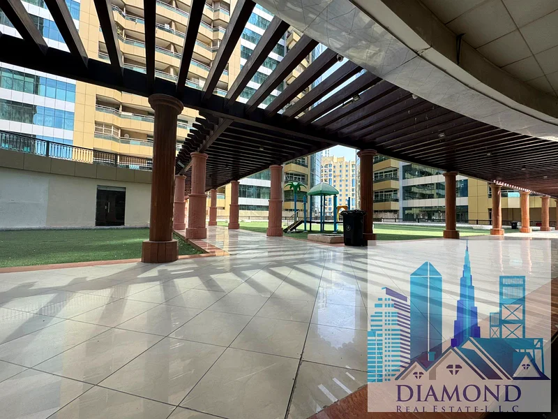 أكبر مكتب مفروش بالكامل للإيجار في برج هورايزون بأم القيوين وسط المدينة64073008045443111