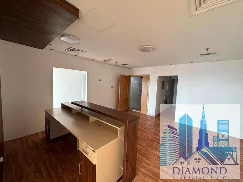 أكبر مكتب مفروش بالكامل للإيجار في برج هورايزون بأم القيوين وسط المدينة64073008045443112