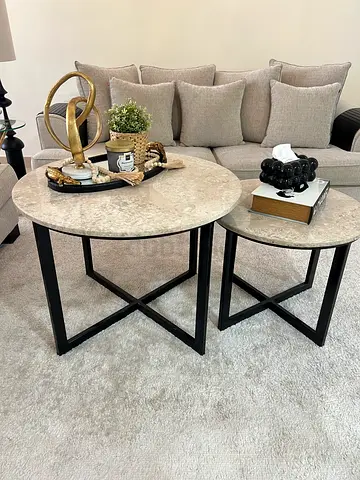 Coffee tables a set of 2