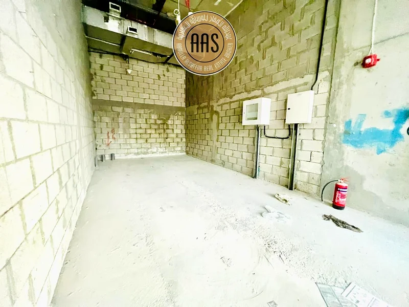 Spacious shop available for rent only in 145k64051253131779110