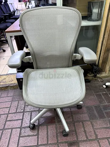 Herman Miller Areon Classic Chairs for Selling
