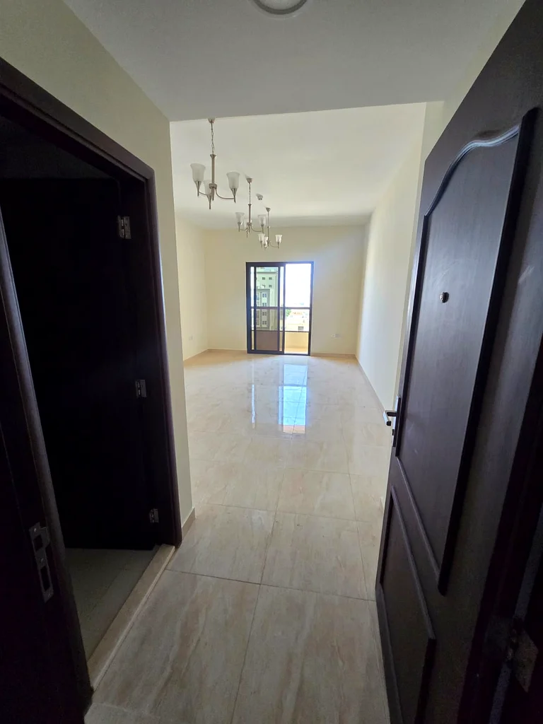 One room, a hall, a balcony, two bathrooms, and a kitchen, first tenant64223359442689113