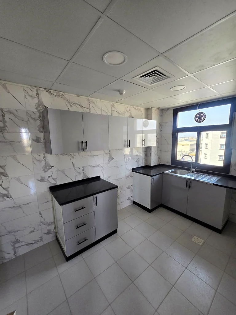 One room, a hall, a balcony, two bathrooms, and a kitchen, first tenant64223359442689111