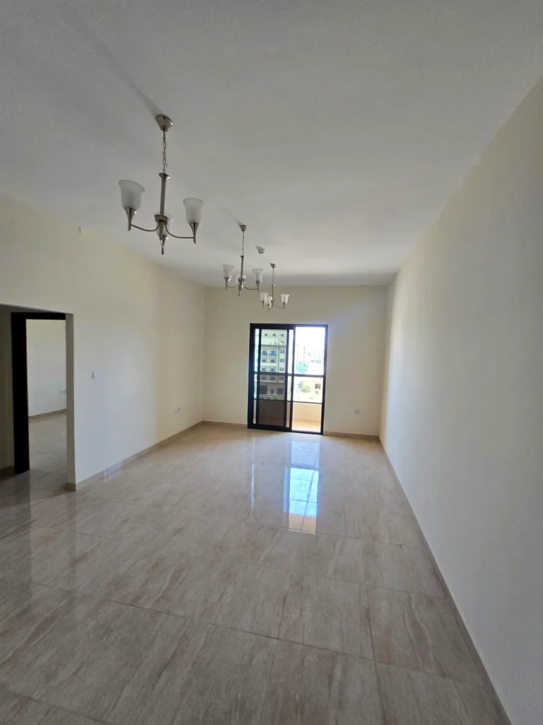 One room, a hall, a balcony, two bathrooms, and a kitchen, first tenant64223359442689110