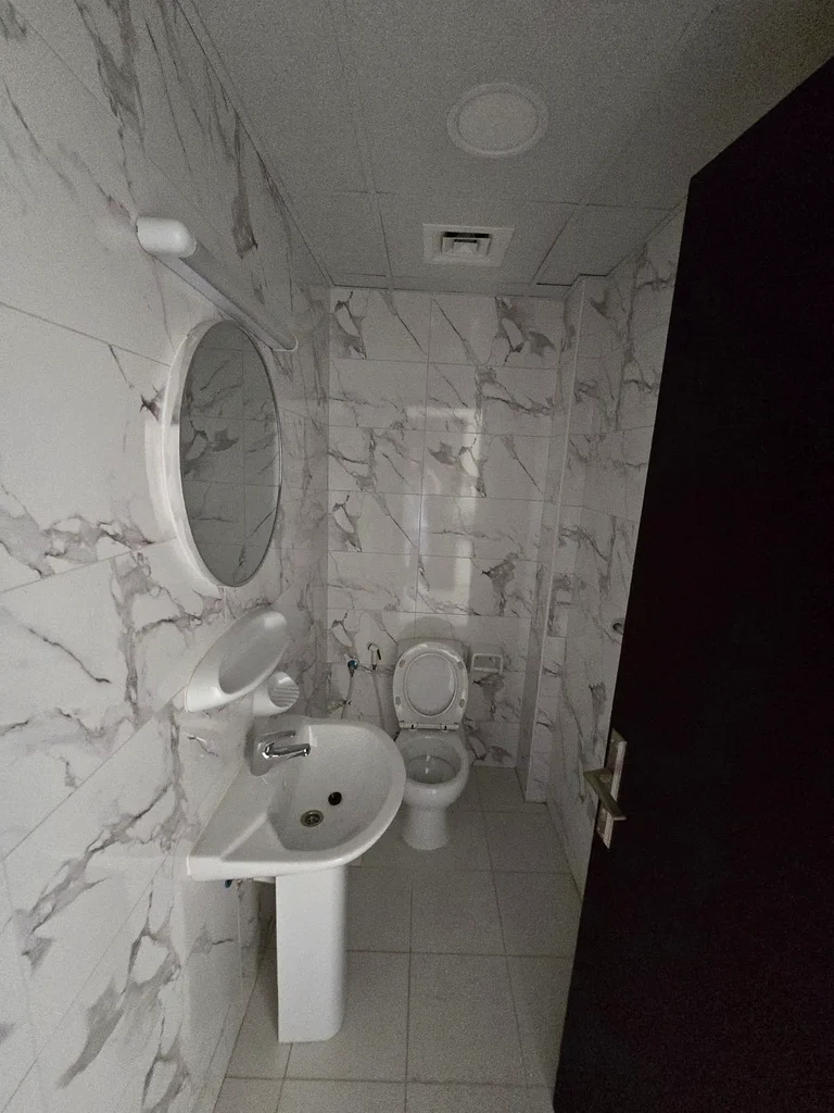 One room, a hall, a balcony, two bathrooms, and a kitchen, first tenant64223359442689112