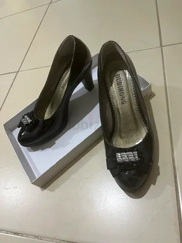 Elegant OUDIHONG Heels for Stylish Occasions