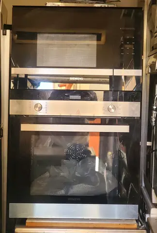 Siemnse built in Microwave and Oven