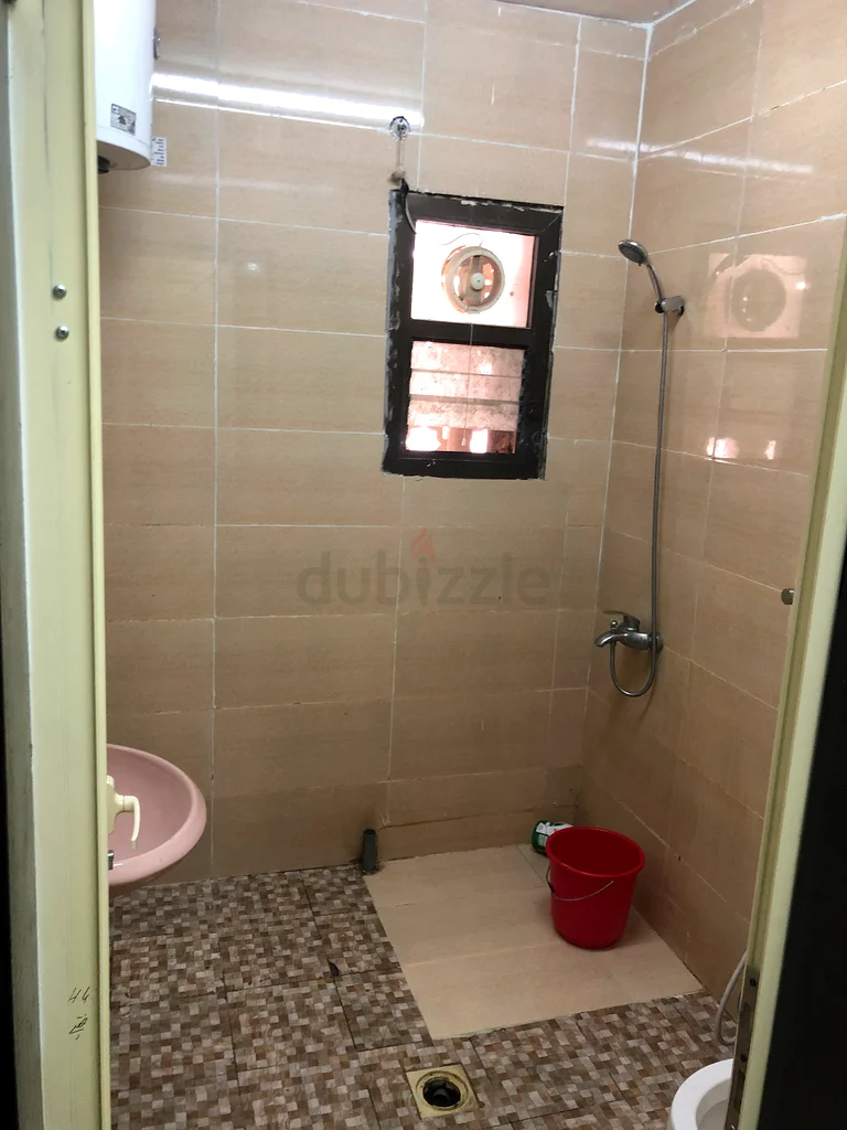غرفة للإيجار للعزاب من الفئة التنفيذية64054721644673112