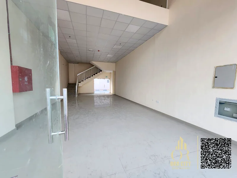 محل للإيجار السنوي 1550 قدم مربع في عجمان الجرف الصناعية 2، ميزانين، سهولة الوصول، مناطق تحميل وتفريغ، مناسب للمواد البناء.64074115032707110