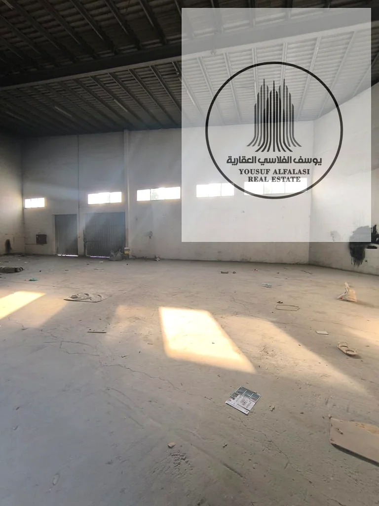 مستودع صناعي بسعر ممتاز 4200 قدم مربع للإيجار على الطريق الرئيسي في عجمان64074115129474112