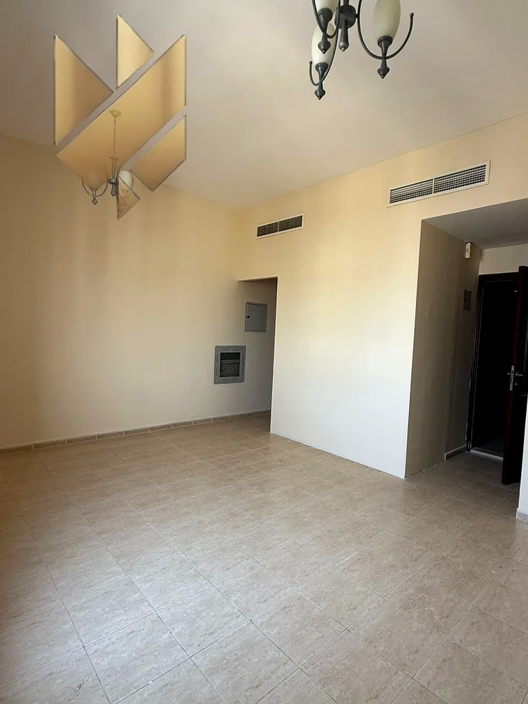 Premium Studio for Annual Rent in New Muwaileh đ â Central A/C â Central gas â Separate kitchen for complete privacy â Clean and modern building â St64196884985987111