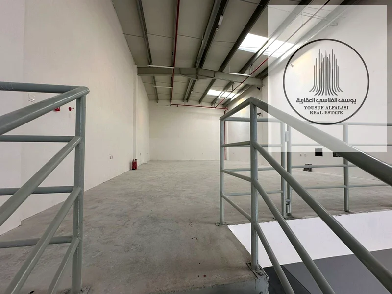 مستودع أول استخدام بمساحة 3500 قدم مربع للإيجار في الجرف 2 العجمان64074115060865112