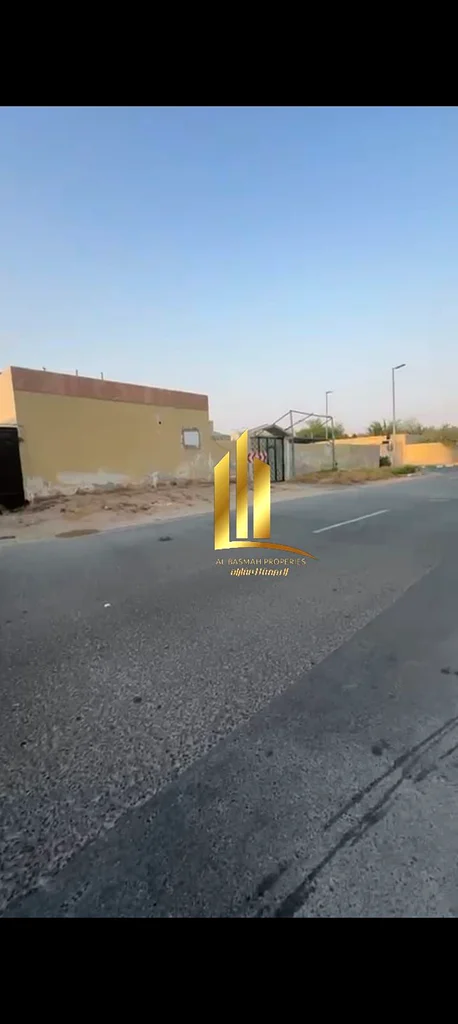 للبيع في الشارقة منزل عربي في منطقة دسمان لان64304744325761111