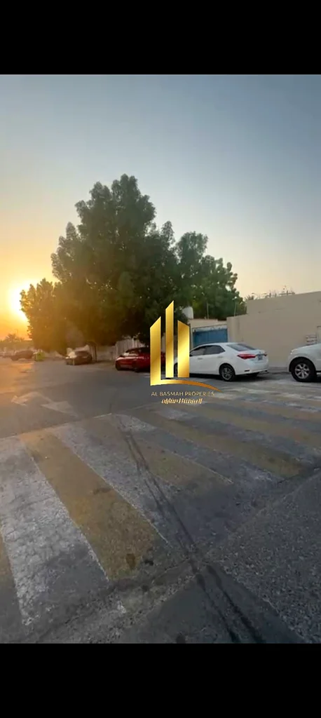 للبيع في الشارقة منزل عربي في منطقة دسمان لان64304744325761112