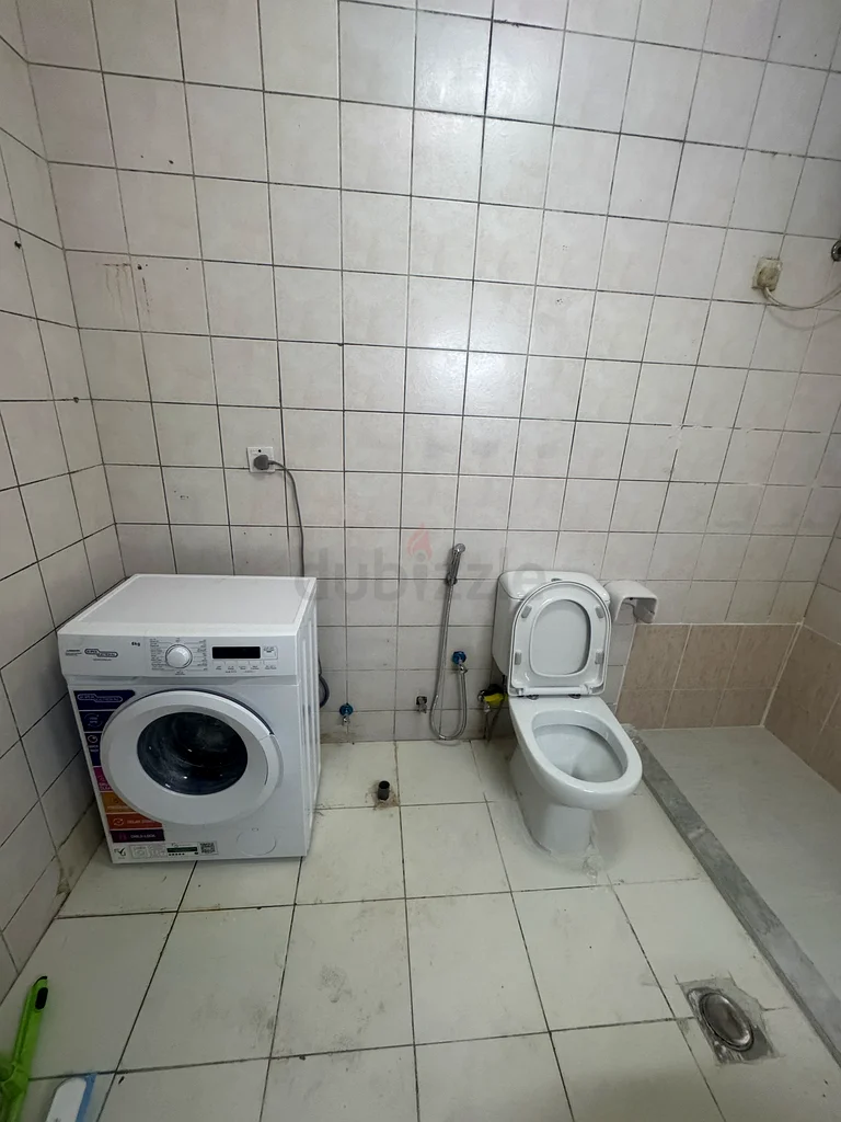 FOR INDIAN LADIES FURNISHED BED SPACE AVAILABLE – Near ADCB METRO Exit-1 – KARAMA64048914773633113
