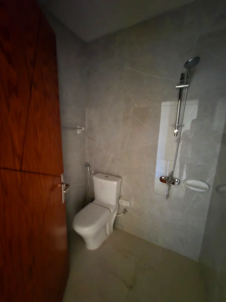 A room, a hall, two bathrooms, a kitchen, and a balcony64223359415427111