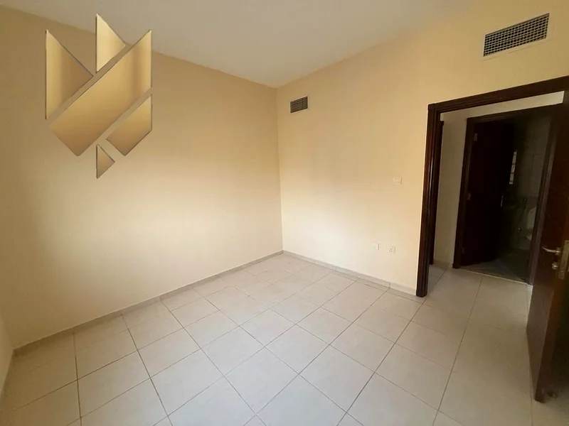 📢 For Rent – 1-Bedroom Apartment in New Muwailih 📍 Directly facing the park – Quiet and prime location 📝 Security: Undated cheque 💳 If paying in 464197102983810112