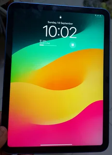 Ipad 10th generation 64Gb with good battery life and ladies used tab