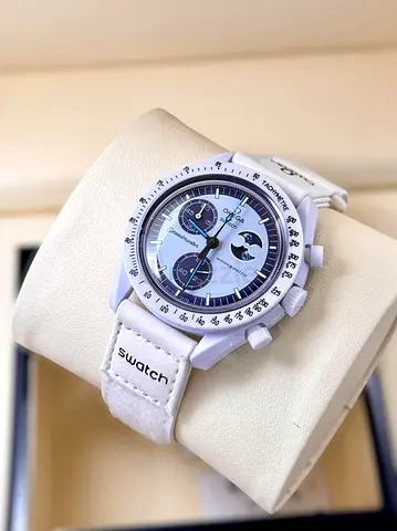 Stylish Swatch Chronograph Watch - Perfect for Any Occasion!