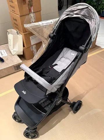 Lightweight and compact Joie pact Stroller
