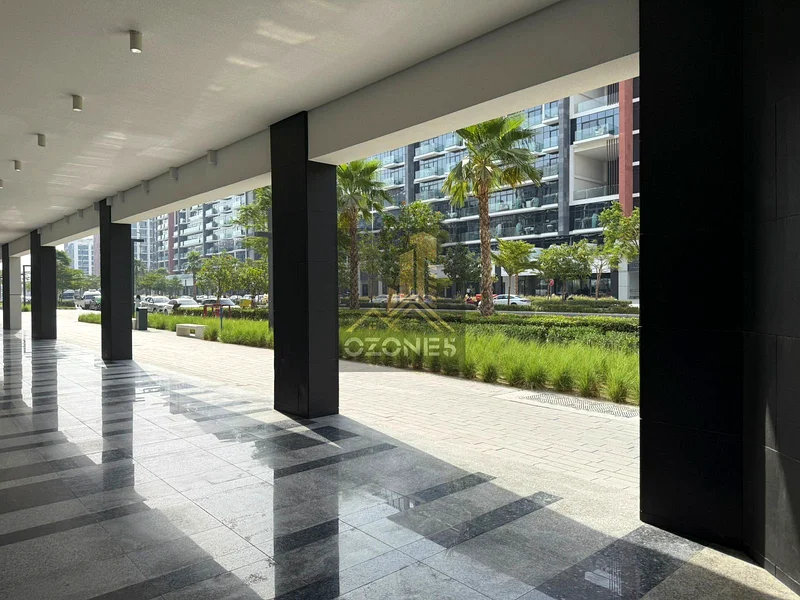 Main Boulevard View, Shell & Core, Good Business Option64064701363203110