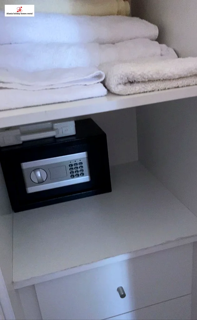 NO extra charges ,1B/R apart in Business Bay WITH balcony and canal view,, All bills included, NO Commission64230832908546112