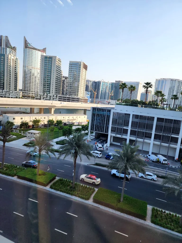 OFFICE FOR RENT, METROPOLIS TOWER, BUSINESS BAY 981 sqft, Corner canal view64069202610433112