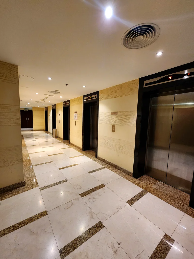 OFFICE FOR RENT, METROPOLIS TOWER, BUSINESS BAY 981 sqft, Corner canal view64069202610433114