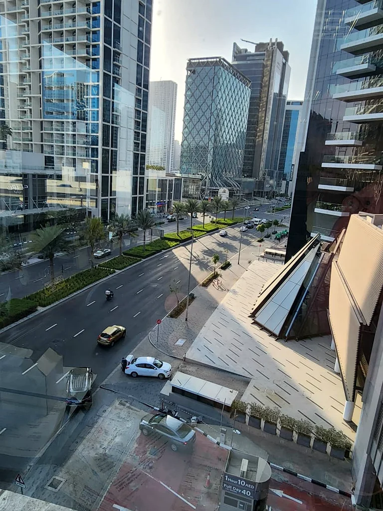 OFFICE FOR RENT, METROPOLIS TOWER, BUSINESS BAY 981 sqft, Corner canal view64069202610433113