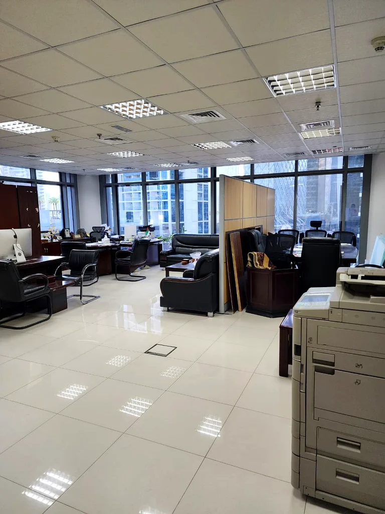OFFICE FOR RENT, METROPOLIS TOWER, BUSINESS BAY 981 sqft, Corner canal view64069202610433111