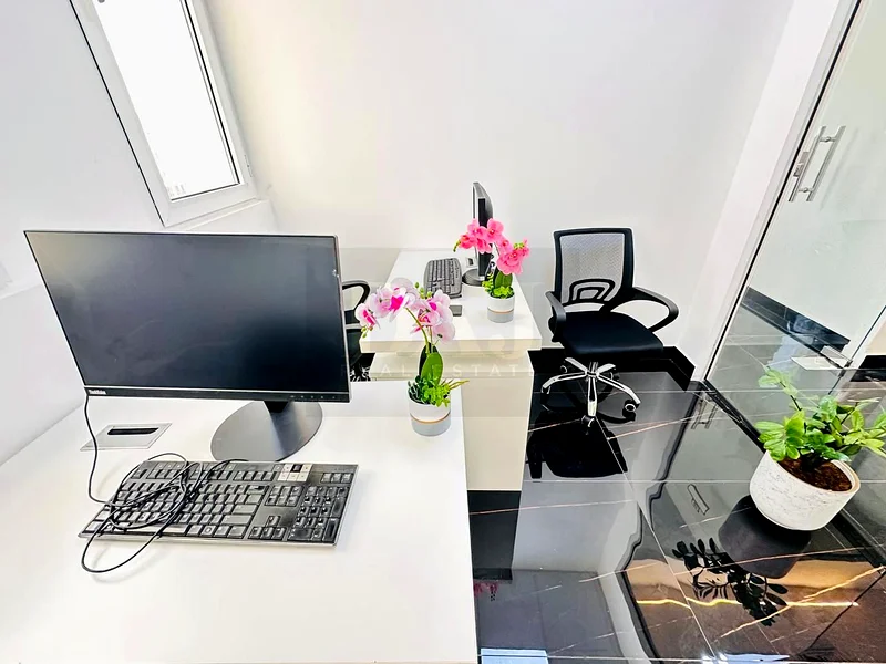 Amazing Office | Bank Account Assistance | Near to Metro Station64072117289091111