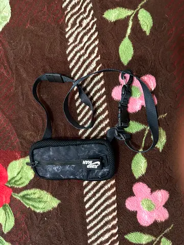 Stylish Black Sling Bag for Everyday Use