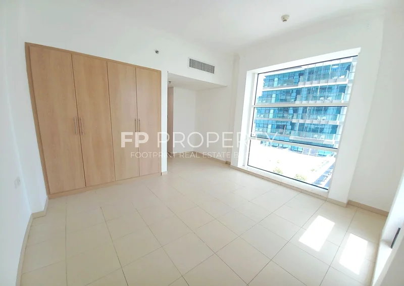 Spacious I Ready To Move In | Prime Location64168627737217113