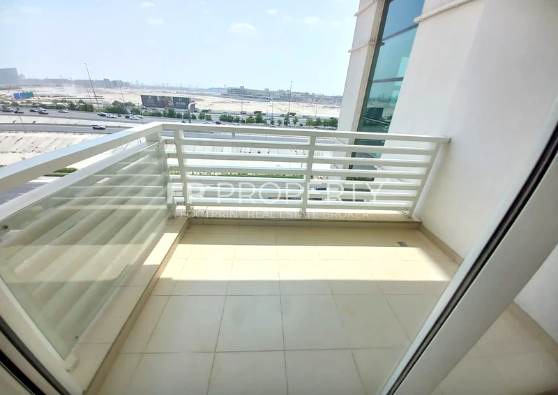 Spacious I Ready To Move In | Prime Location64168627737217111