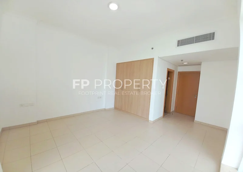 Spacious I Ready To Move In | Prime Location64168627737217114