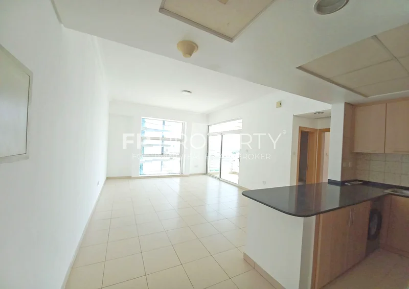 Spacious I Ready To Move In | Prime Location64168627737217112