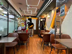 Supreme Location ..! Restaurant set up available at Bur Dubai main street..!!