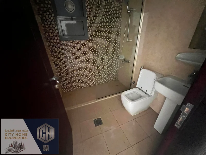 Very spacious 1-bedroom apartment with a hall, in a family building, located in a prestigious area. Available for annual rent near the Dubai and Sharj64223498079363114