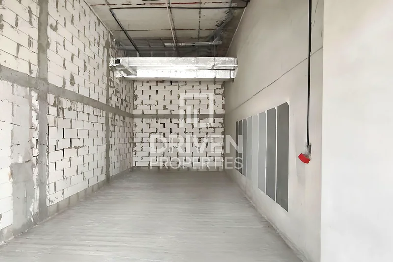 Shell and Core Retail Unit | Expansive Interior64064931286915114