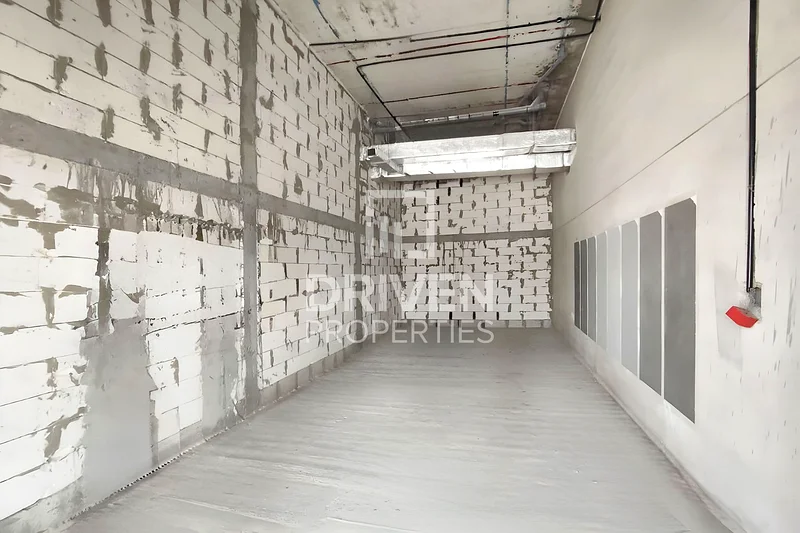 Shell and Core Retail Unit | Expansive Interior64064931286915110