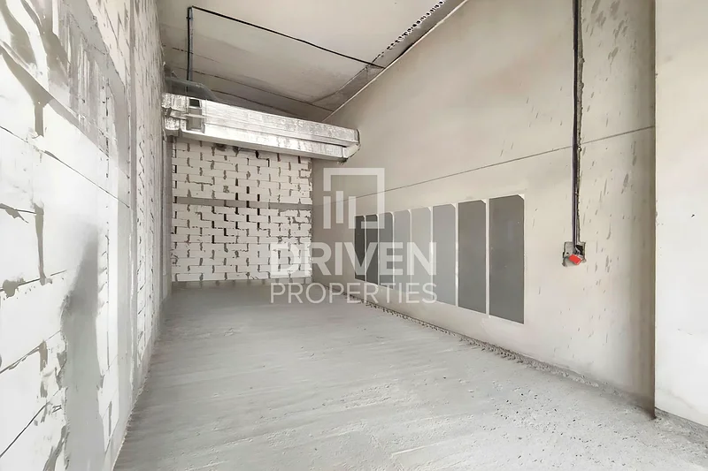 Shell and Core Retail Unit | Expansive Interior64064931286915112