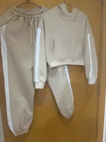 Stylish Beige Tracksuit Set for Comfort and Fashion