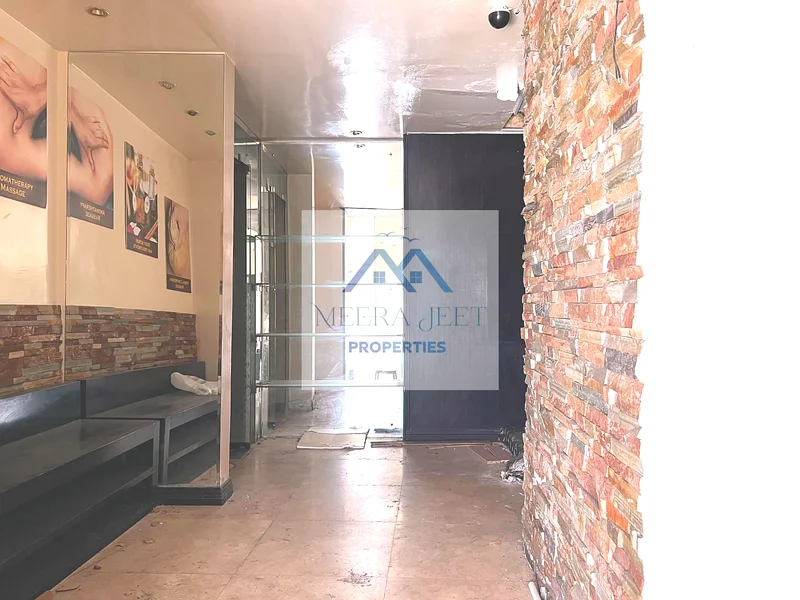 محل تجاري للإيجار | موقع متميز في الجرفود64063806257793110