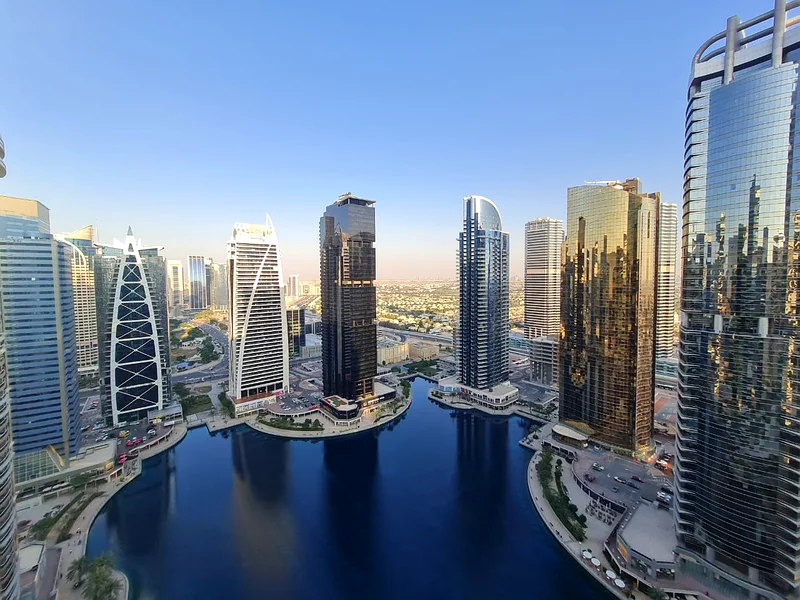 قريب من المترو | شقة استوديو مفروشة بالكامل في جيه إل تي كلاستر دي مع إطلالة على البحيرة64050688666626110