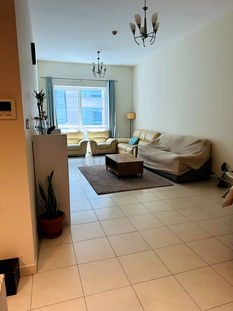 غرفة نوم رئيسية شقة للسيدات العاملات اثنتين بسعر 3000 درهم لكل واحدة، والأزواج بسعر 6000 درهم64226219713155110