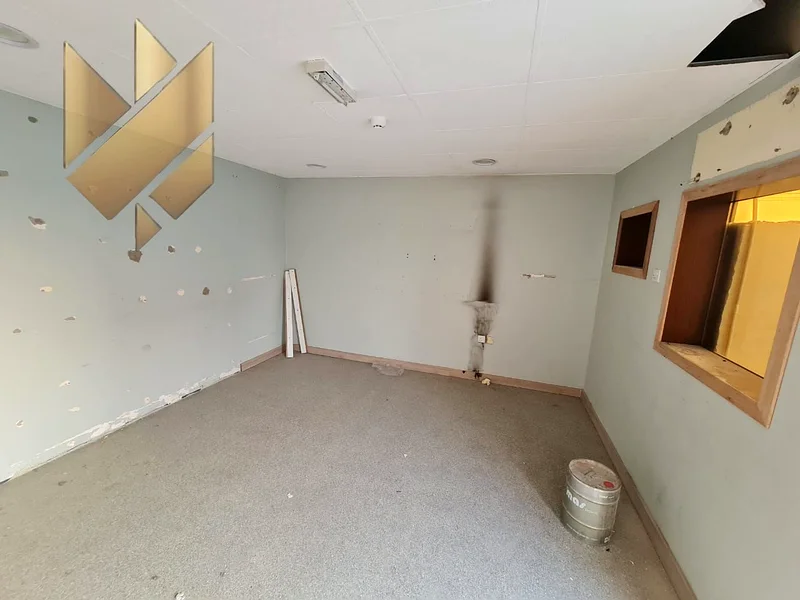 🏭 Factory for Rent in Industrial Area 17 – Sharjah 📐 Size: 4,500 sq. ft. 🏢 Includes 2 equipped offices 🚻 2 bathrooms ⚡ Power supply: 25KW64059432713602114