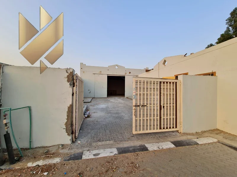 🏭 Factory for Rent in Industrial Area 17 – Sharjah 📐 Size: 4,500 sq. ft. 🏢 Includes 2 equipped offices 🚻 2 bathrooms ⚡ Power supply: 25KW64059432713602111